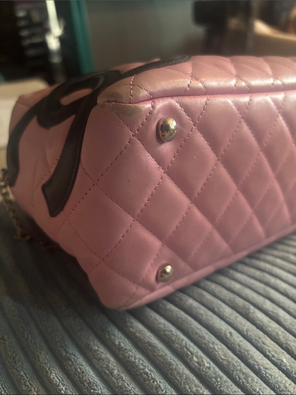 CHANEL Pink Quilted Shoulder Bag with Black Trim - Picture 5 of 9